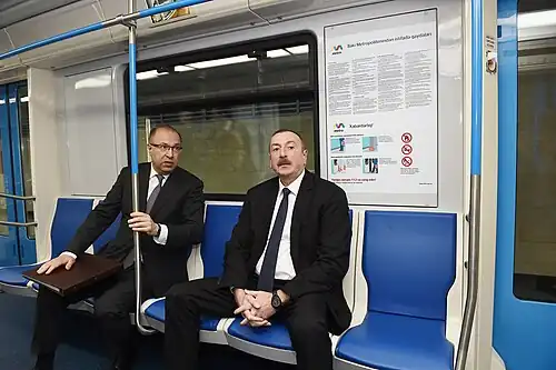 Заур Гусейнов и Ильхам Алиев в вагоне поезда соответственно