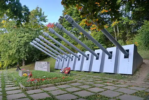 Монумент морякам «Авроры» у Ореховой горы