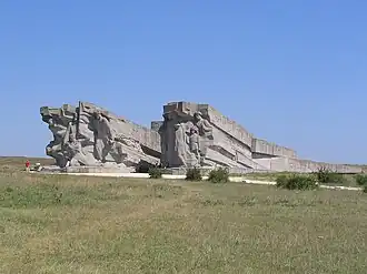 Архитектурная композиция у входа в музей