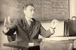 Александр Александрович Зыков читает лекцию, 1970-е годы.