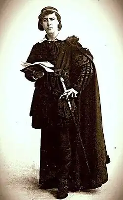 Аллен Уилки в роли Гамлета