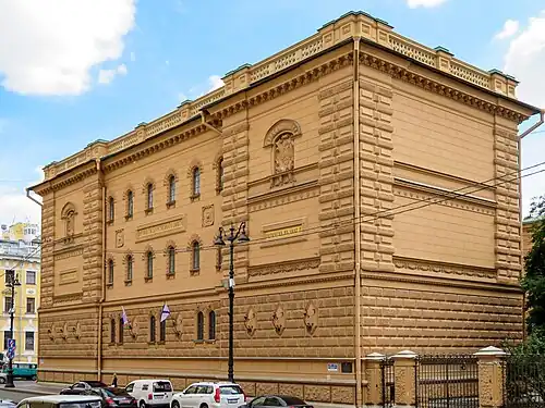 Фасад со стороны Миллионной улицы