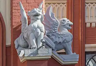 Фигуры грифонов