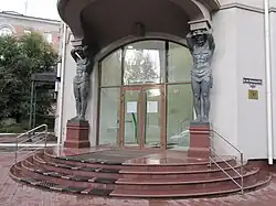 Атланты на ул. Вавилова 28/34