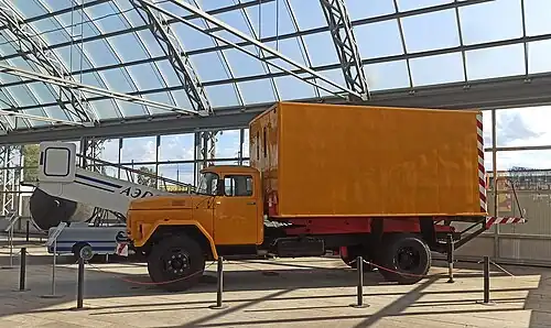 Аэродромная техника (автолифт)