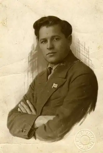 Надпись: «Пусть это мёртвое изображение напомнит образ мой живой.  Афзал. 20.6.26 г., г. Симферополь»