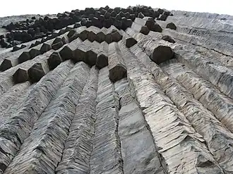 Колоновидные базальты «Каменный орга́н»