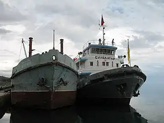 Теплоход Сүхбаатар у пристани в Ханхе