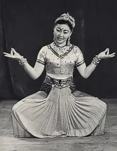 Софья Барцева исполняет индийский танец