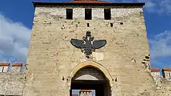 Герб над воротами в цитадель