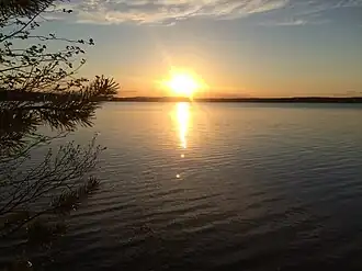 Закат на озере