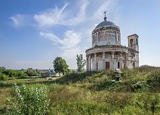 полуразрушенная церковь Покрова Пресвятой Богородицы в селе