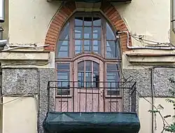 Центральный корпус — типичные элементы модерна