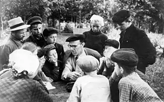 Встреча писателя с учениками Вятской средней школы Некрасовского р-на (60-е гг.)