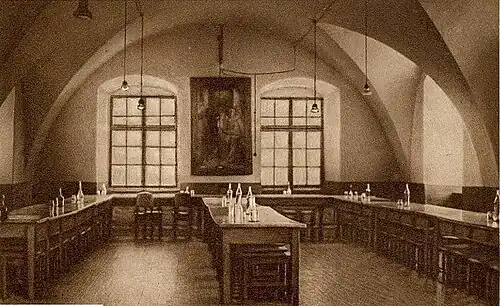 Трапезная монастыря на фото 1930-х годов.