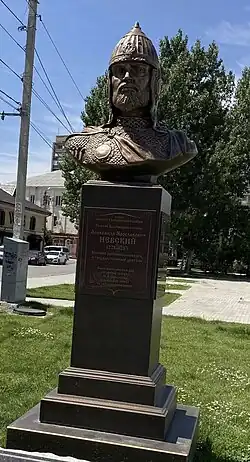 бюст Александра Невского на пересечении Адмиралтейской улицы с Красной Набережной