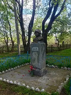 Бюст А. Матросова в Дятьковичах (Брянская область)