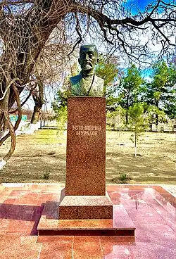 Бюст Усто-Ширина Мурадоваpx