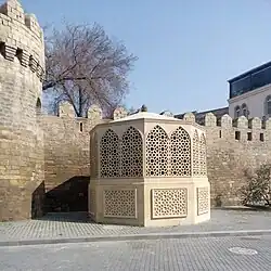 Оголовок вентиляционной шахты вблизи станции