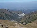 Вид с Большого Талгарского перевала на город Алматы и ущелье Чимбулак. Снято в августе 2007 года.
