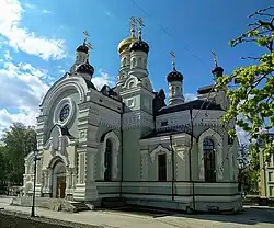 Вид на храм с улицы Уманской