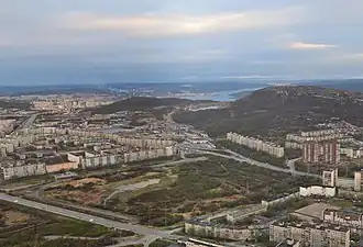 Гора горелая в правой части снимка