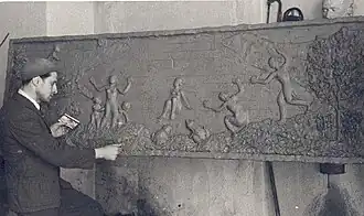 В. Ф. Богатырёв за работой над моделью барельефа «Латона и ликийские крестьяне» для центральной лестницы Большого каскада Петергофа