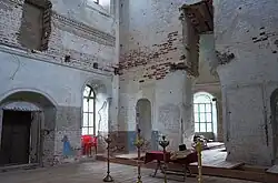 Внутреннее состояние средней части храма