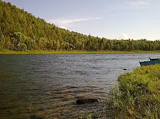 Берег реки Кан