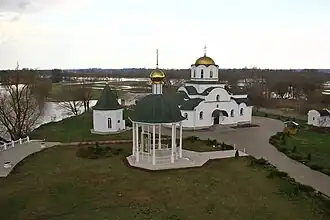 Вид с колокольни на храм, где хранится икона Божьей матери