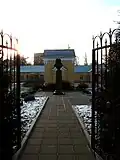 Вход в Дворец путевой, Солнечногорск