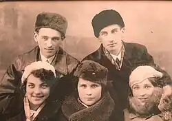 В.&nbsp;А.&nbsp;Подобедов с молодыми ленинградскими актерами