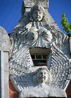 Аттик с декором