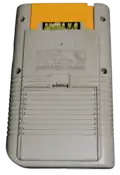 В Game Boy вставлен картридж с игрой.