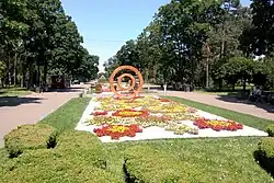 Главная аллея в парке