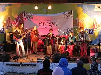 Группа «Ветер Осени» (г. Иркутск) на сцене летнего фестиваля.