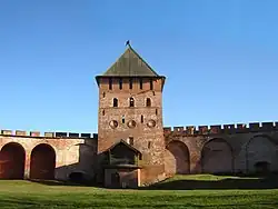 Вид на Дворцовую башню изнутри Детинца