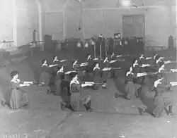 Занятие девушек по художественной гимнастике