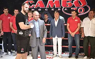 Денис Гольцов на турнире «Плотформа S-70» 2018 года получает поздравления от Владимира Путина