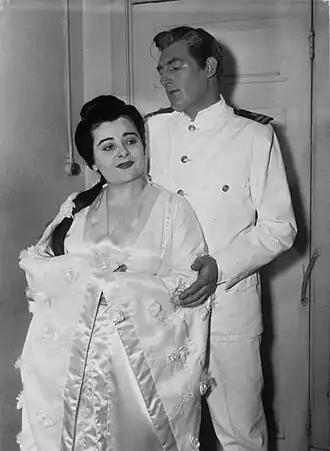 Джон Лэнигэн и Виктория де Лос Анхелес в опере  «Мадам Баттерфляй» (1957)