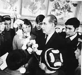 Ю.&nbsp;Д.&nbsp;Воронин среди студентов совхозного техникума