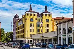 Восточная сторона площади