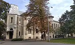 Фотография современного вида особняка (2024-й год)