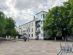 Дом № 102 по улице Шевченко, в стиле конструктивизма