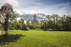 Вид на Певческое поле перед храмом