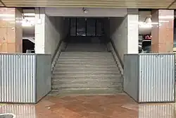 Закрытый западный выход со станции.5 июня 2015 года