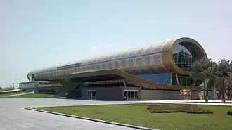 Здание музея в центре Баку