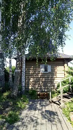 Здание над купелью источника