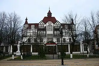 Здание бывшего курхауса