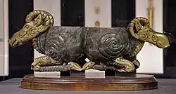 Чаша с ручками в виде голов сайгаков